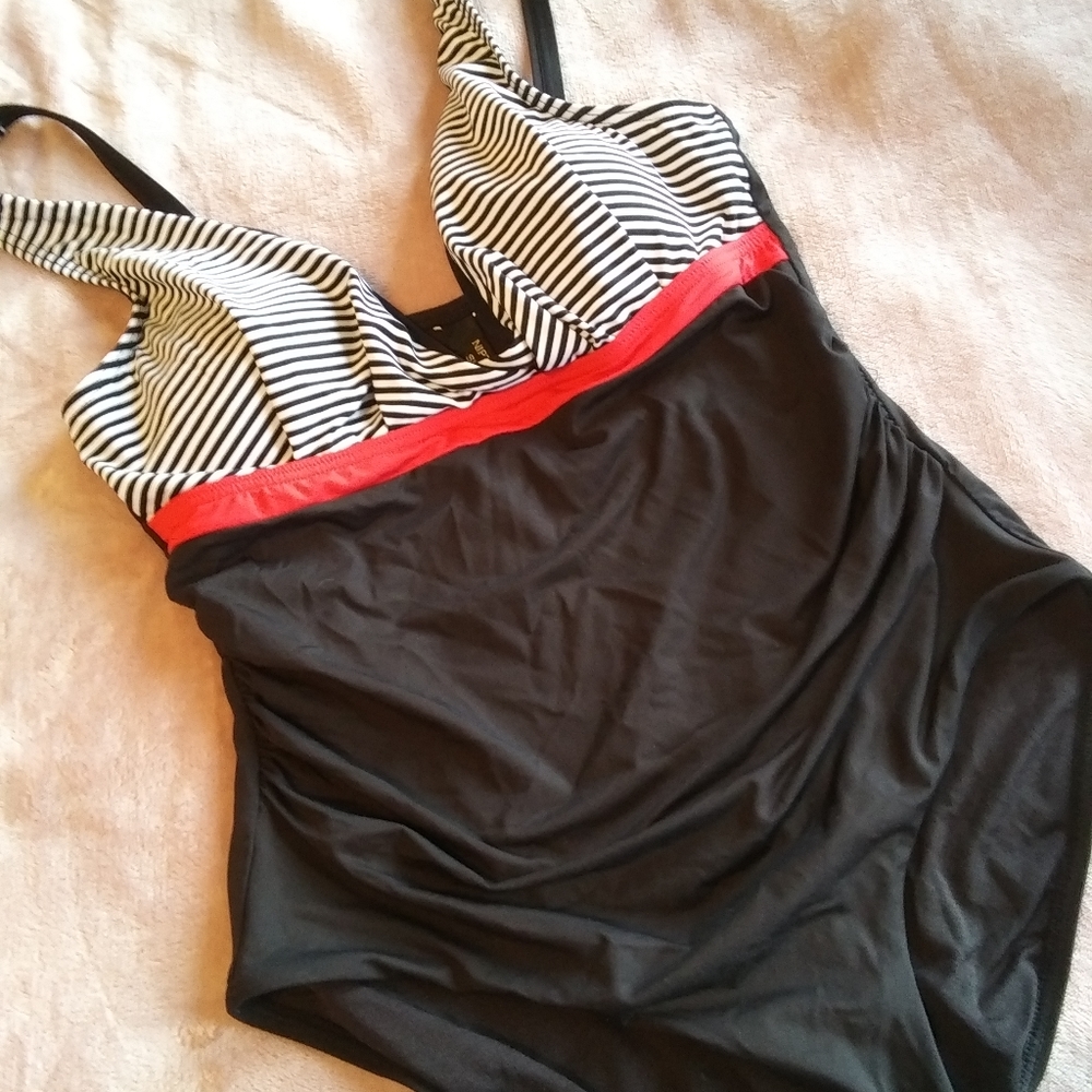 ☀👙Nip Tuck Swim🐬☀